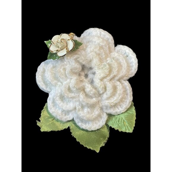 Vintage Hand Crocheted Rose with Fully Bloomed White Rose Enamel Brooch Pin - Picture 2 of 6